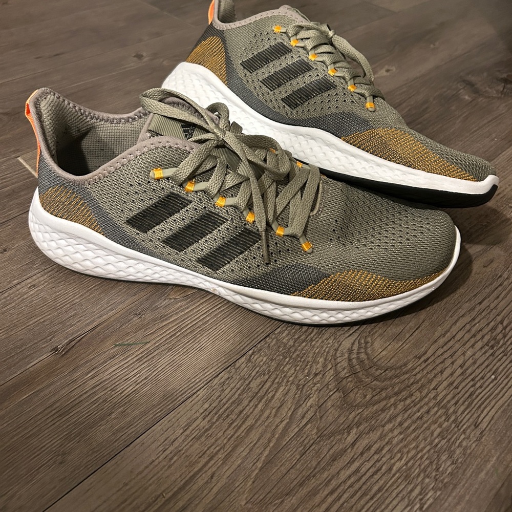 BRAND NEW MENS ADIDAS BOUNCE SNEAKERS